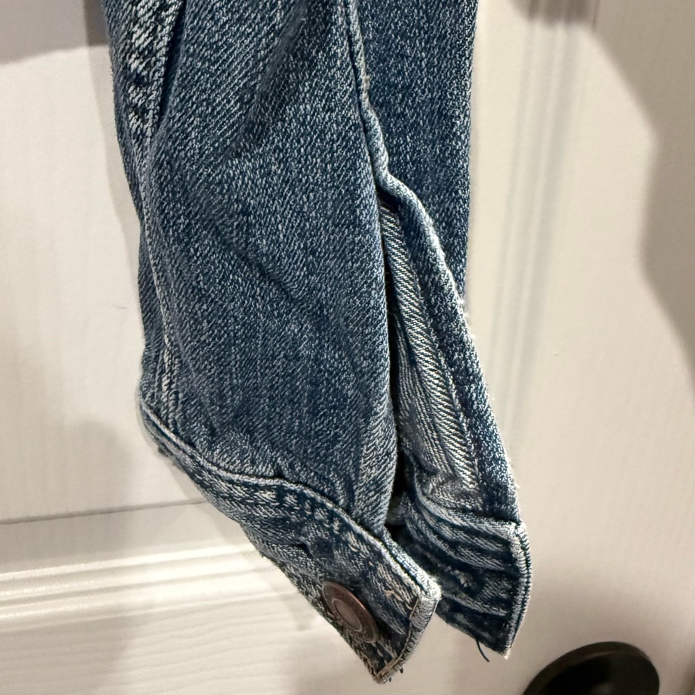 American Eagle Cropped Denim Jacket - Picture 10 of 13